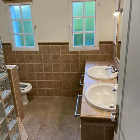 וילה With A Big Garden And Heated Pool
