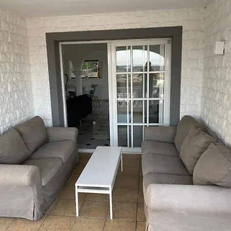 With A Big Garden And Heated Pool וילה מאלגה